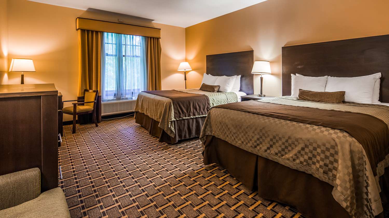 Room, 2 Queen Beds, Water View