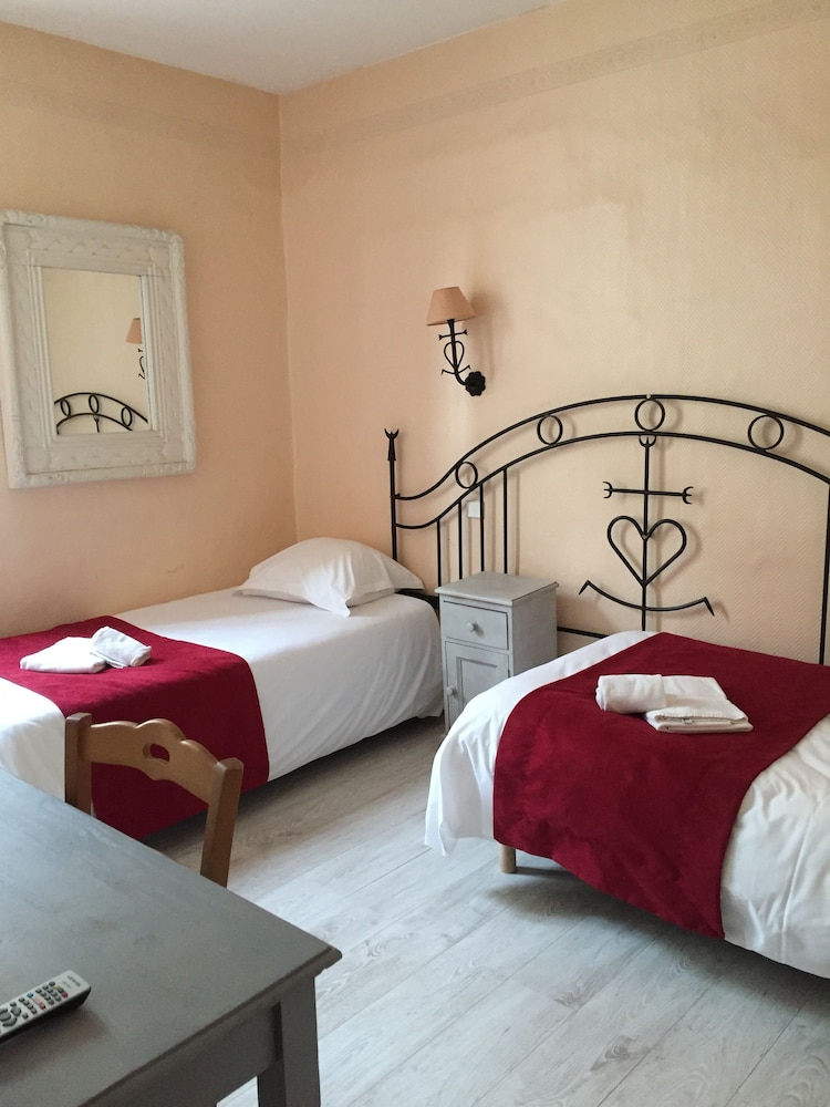 HOSTELLERIE DE LA SOURCE 25/49