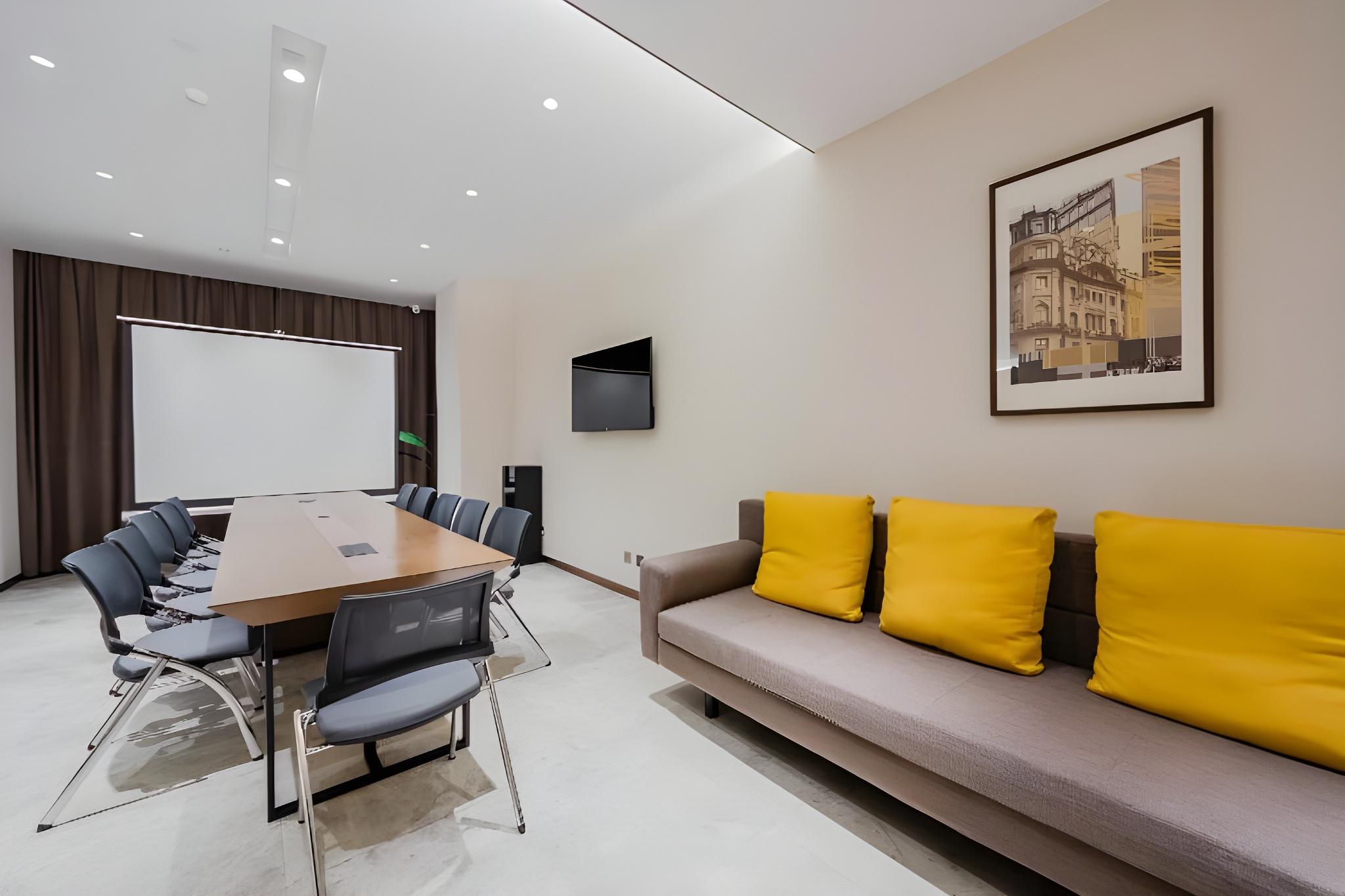 Home Inn Plus (Wuxi Zhongshan Road Shenglimen Metro Station) 43/57