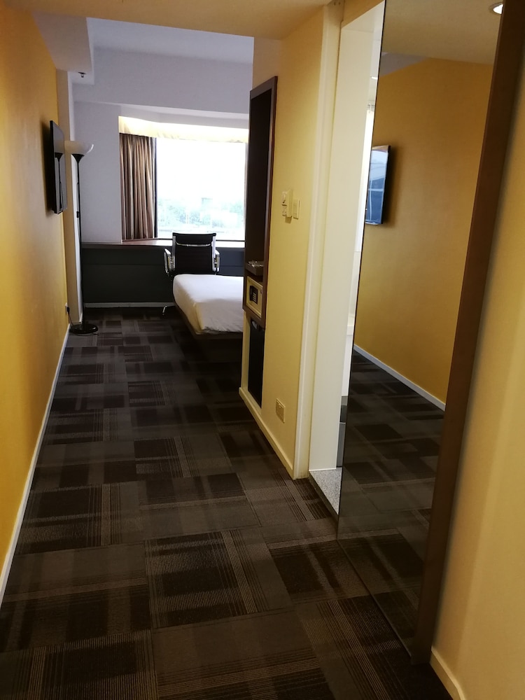 Travelodge Kowloon 10/25