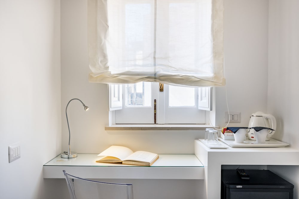 Lemoni Suite 23/56