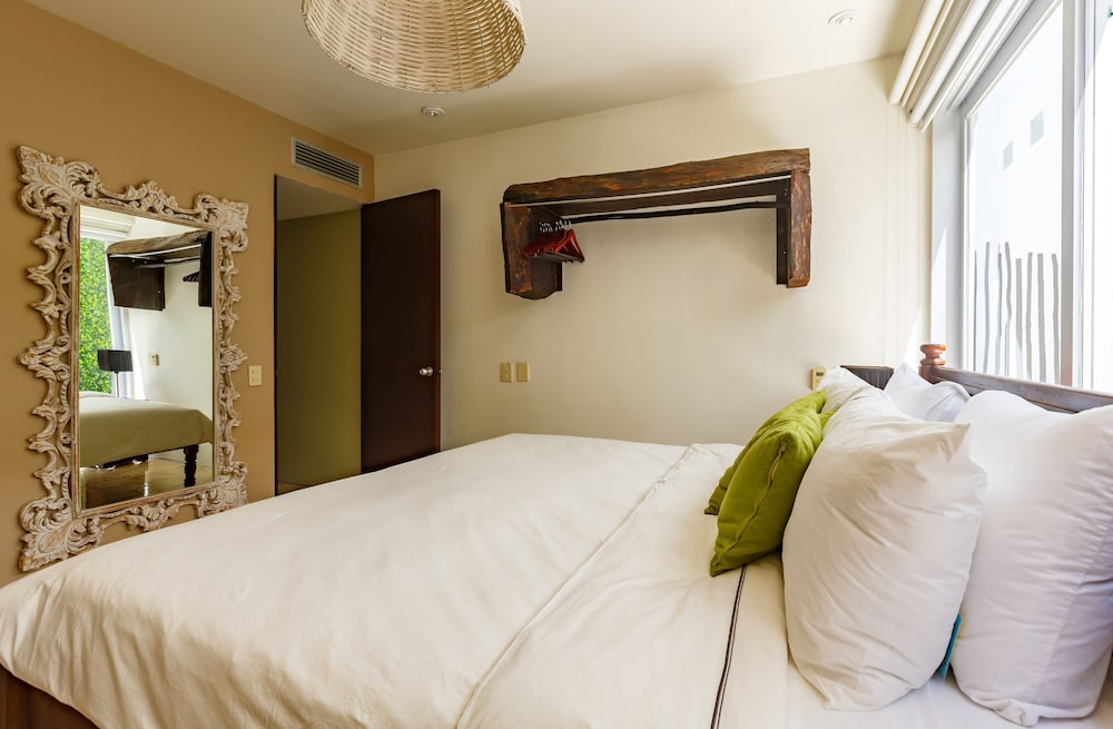 Magia Beachside Condo 11/47