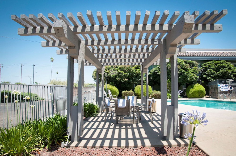 Best Western Village Inn Fresno 10/39