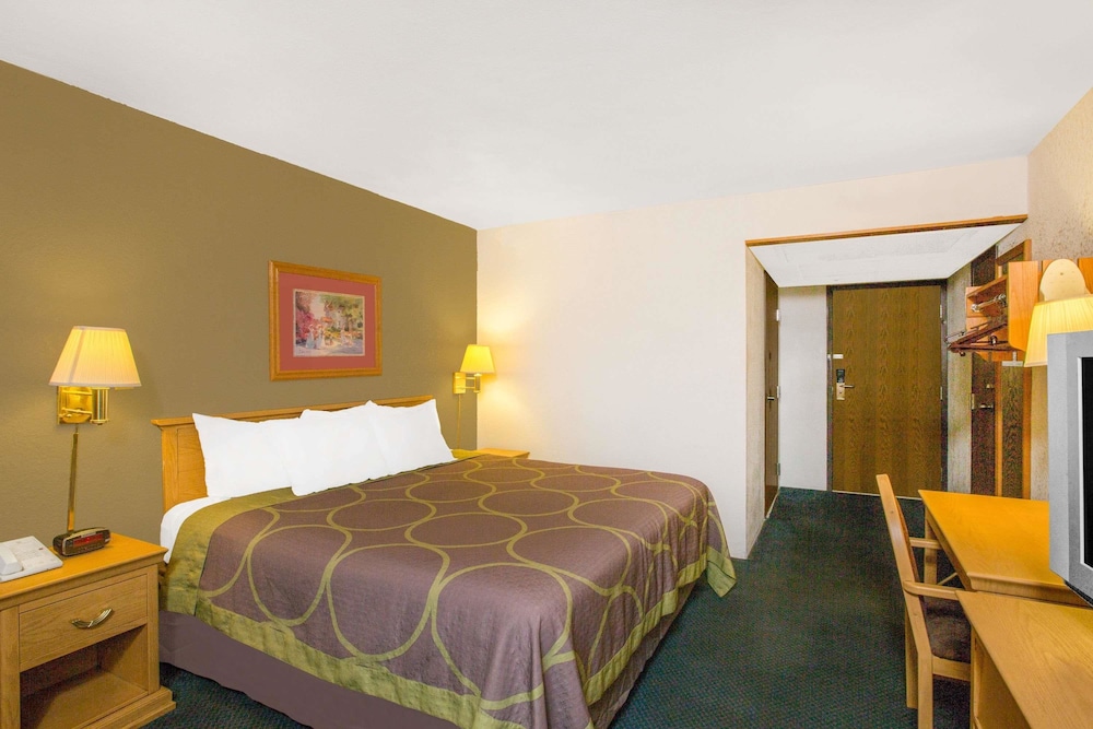 Super 8 By Wyndham Blytheville 3/13