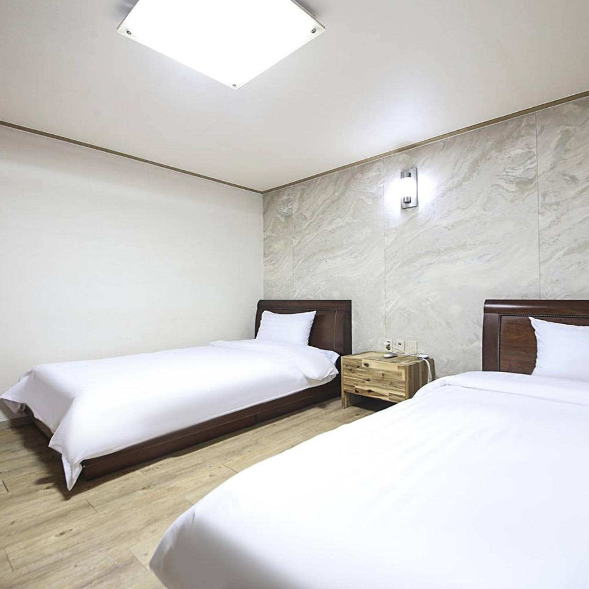Bobos Hotel 8/31