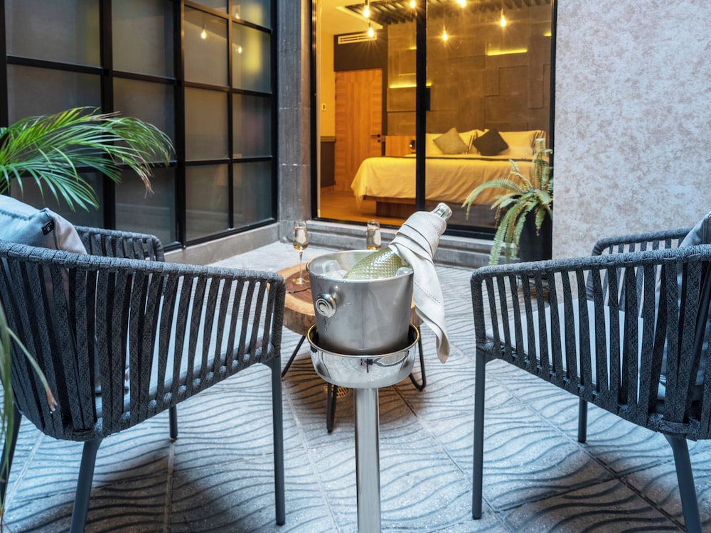 Hotel Patio Santiago 18/24