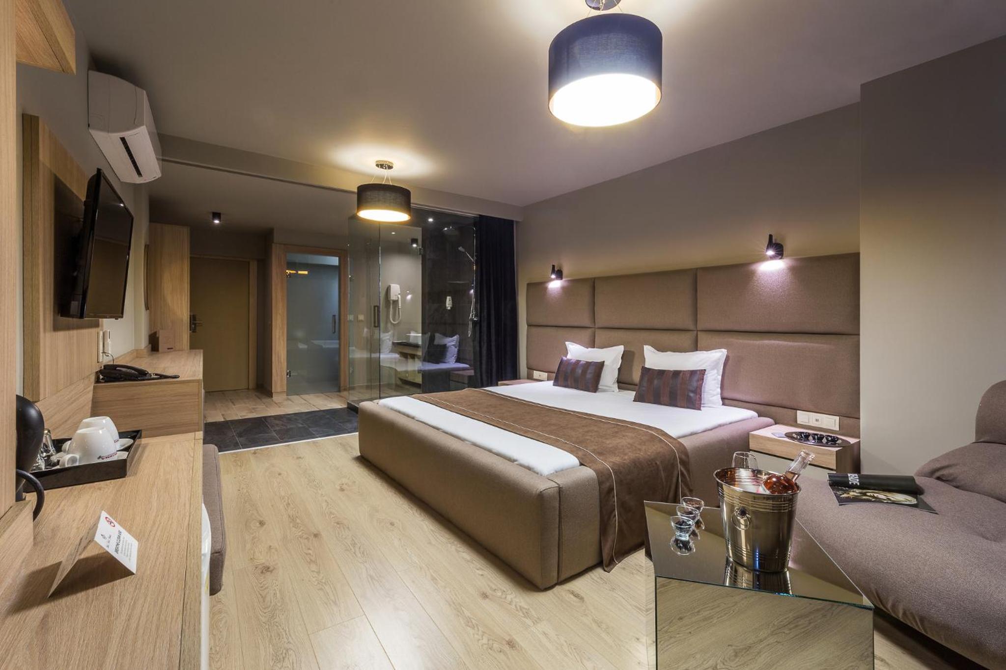Deluxe, Club Floor