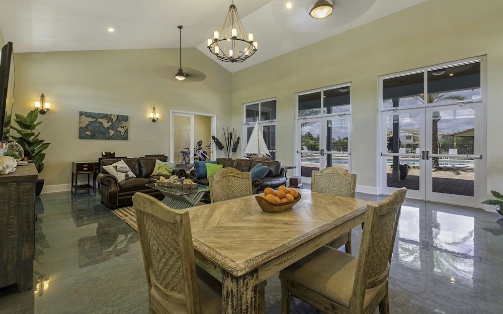 Cape Crossing Resort & Marina 46/68