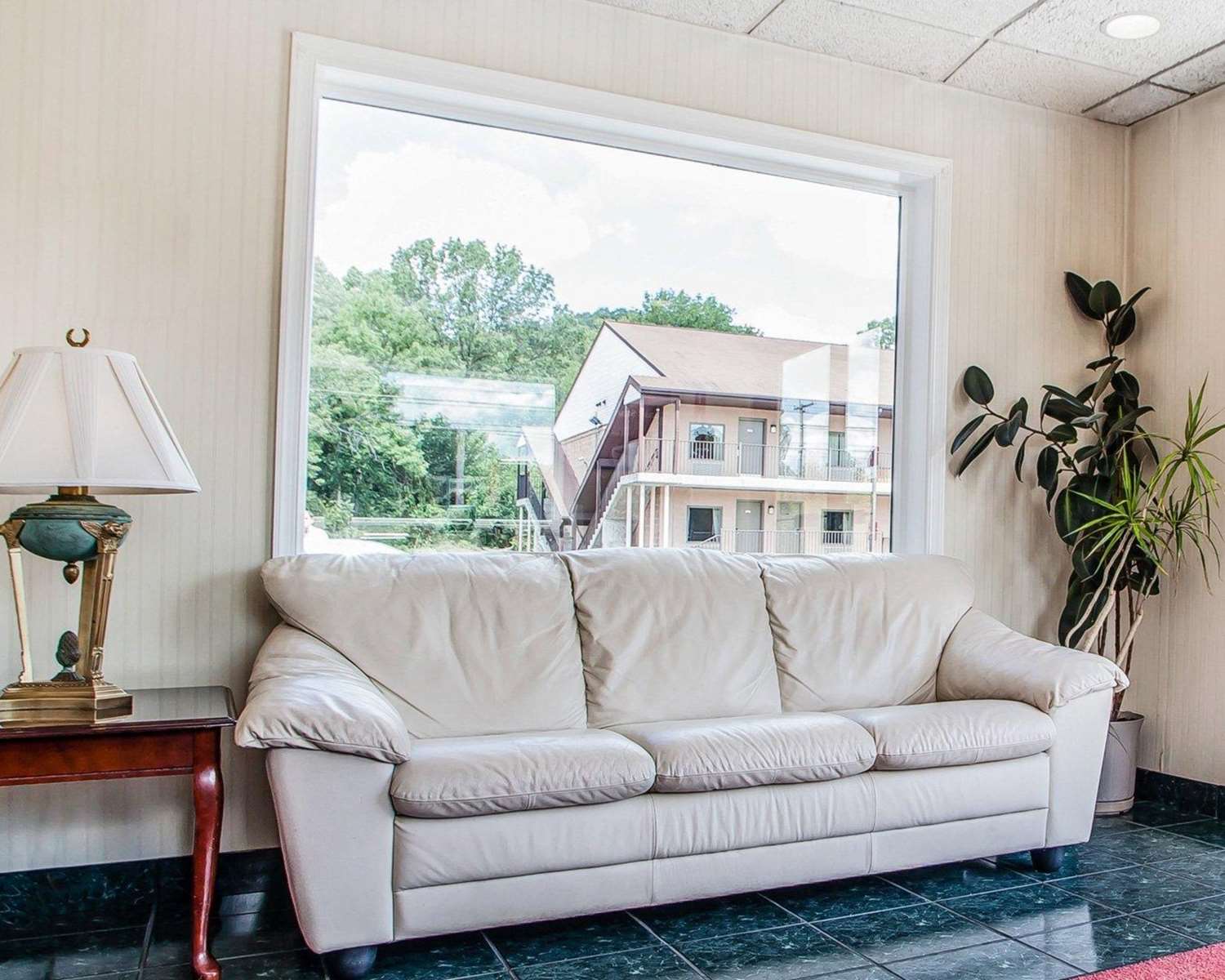 Econo Lodge Douglassville Pottstown 26/33