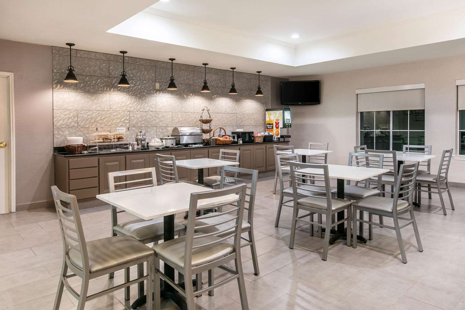 La Quinta Inn & Suites by Wyndham Fredericksburg 32/48
