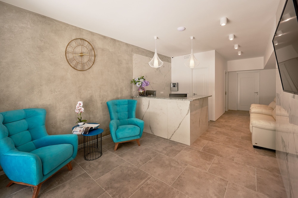 Hotel Larimar 4/50