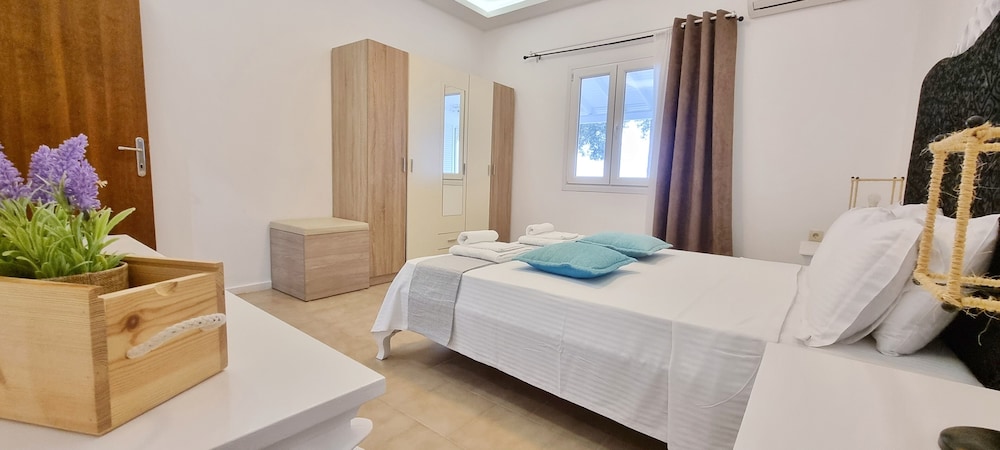 Bungalow White Apartments and Suites 22/81