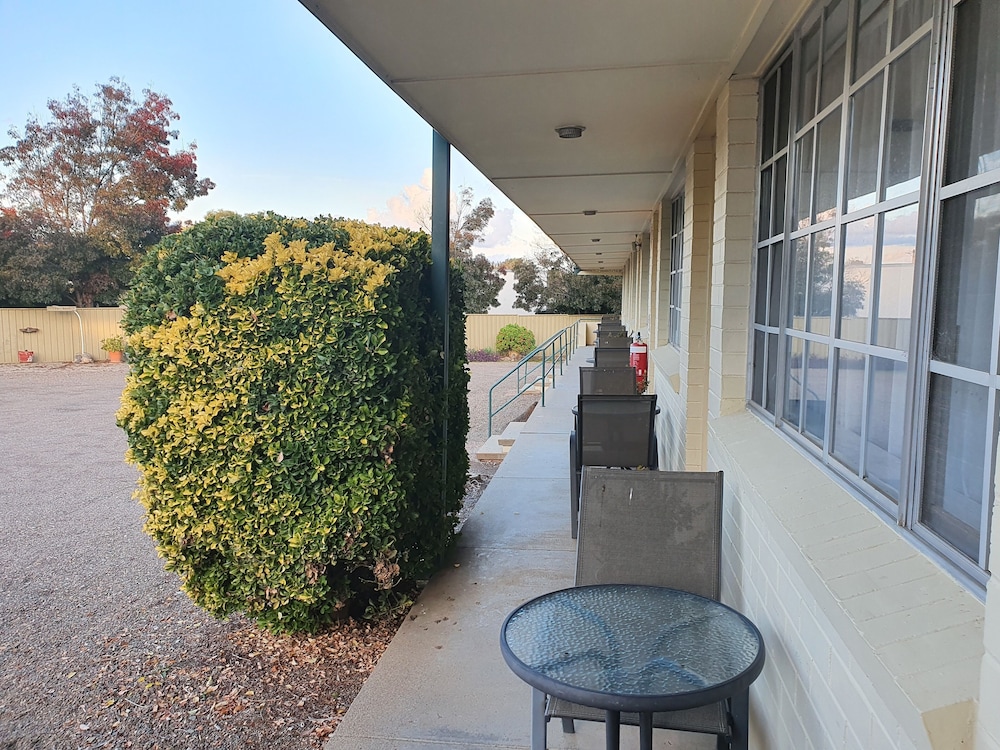 Mcnevins Tamworth 3/37