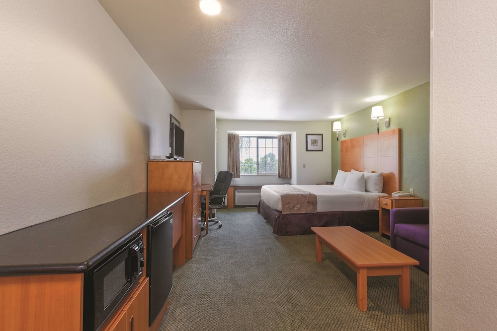 La Quinta Inn & Suites by Wyndham Tulare 23/40