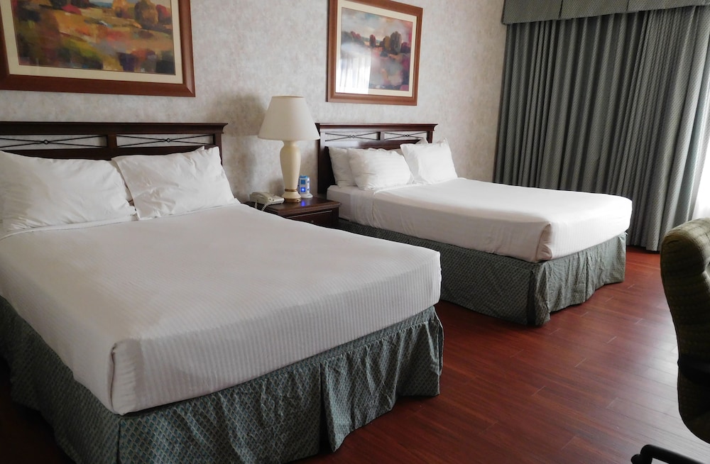 DELUXE, 2 QUEEN BEDS