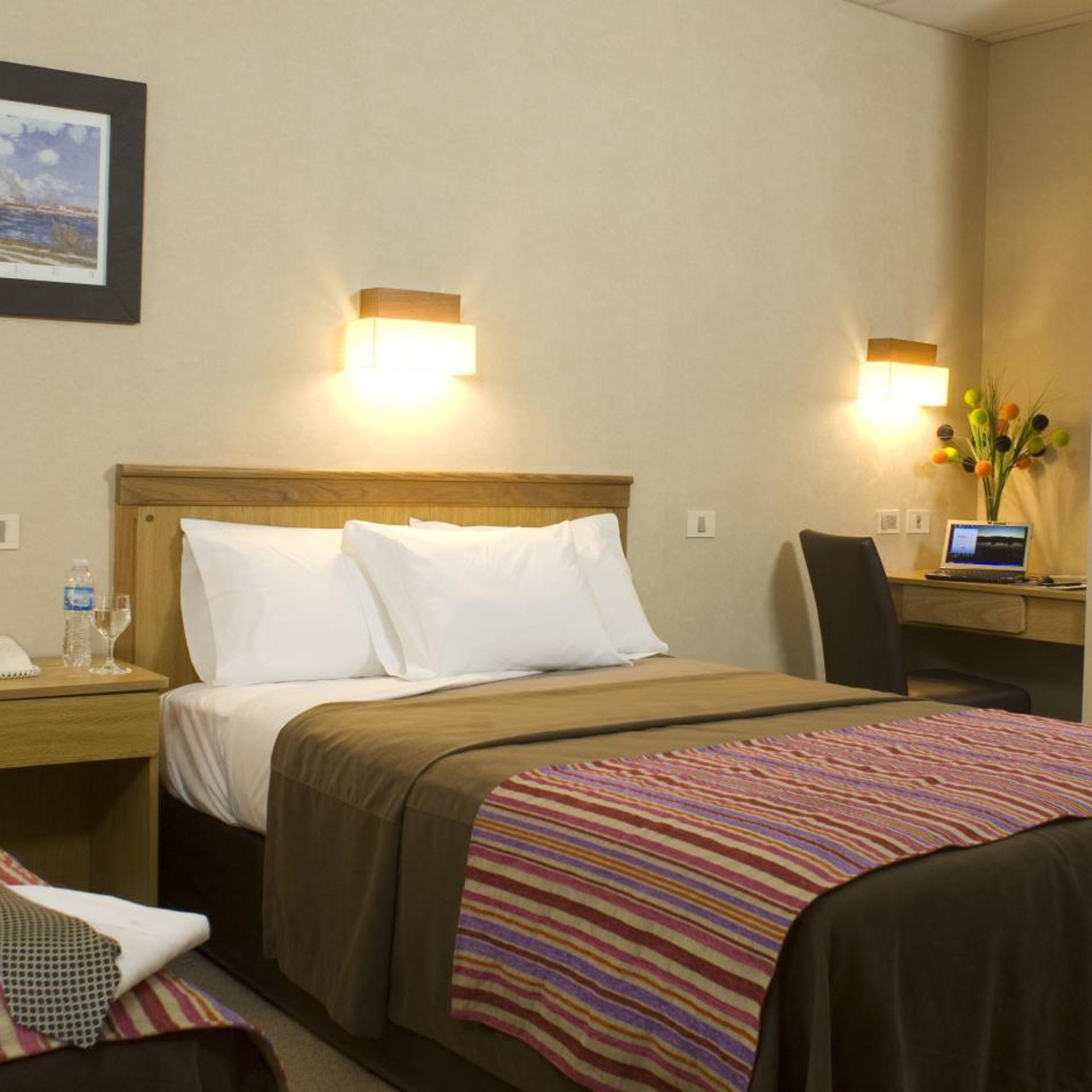 Land Express Neuquen Hotel 7/26