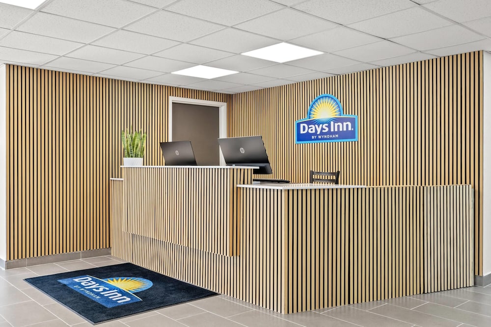Days Inn by Wyndham La Crosse 9/59