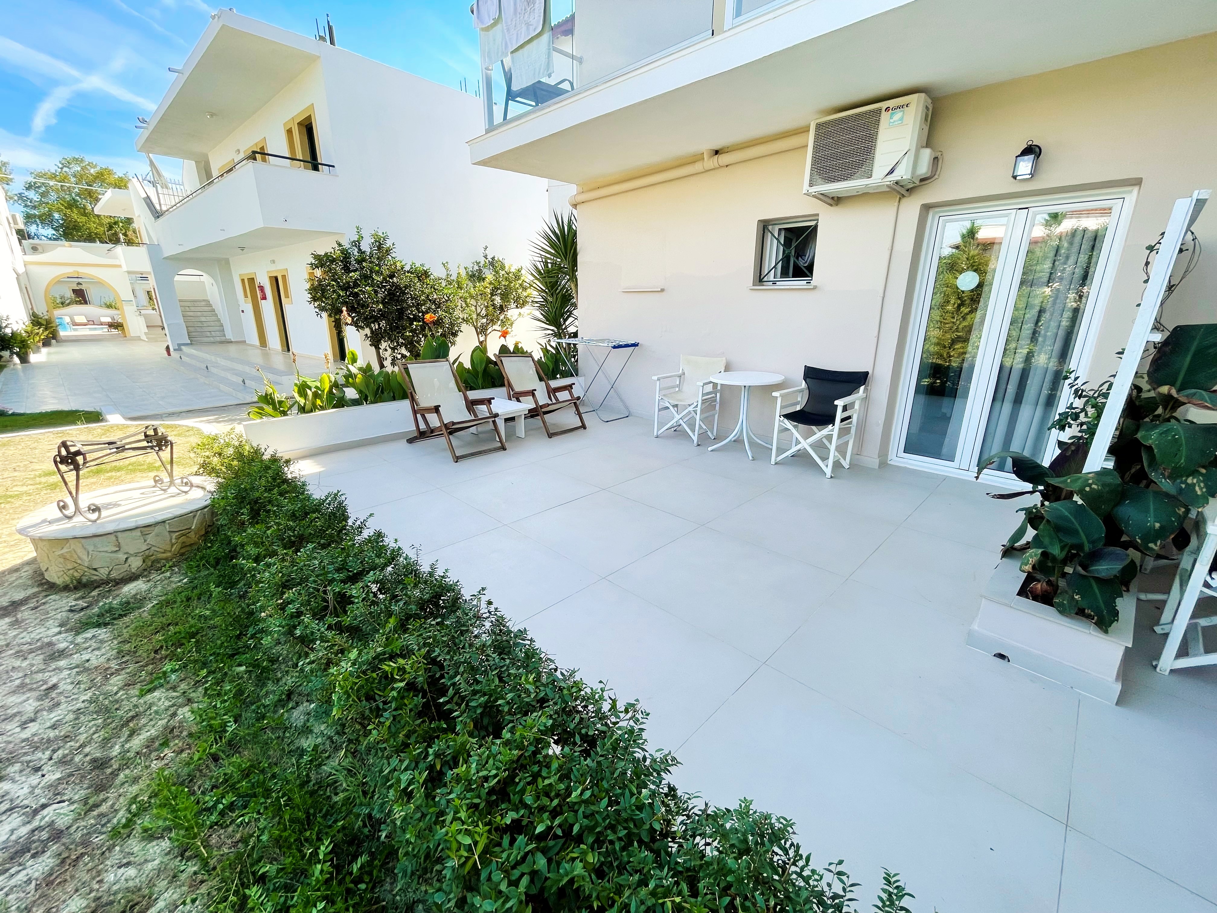 Oasis Beach Club 27/42