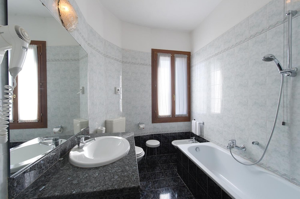 Hotel Cristallo 46/50