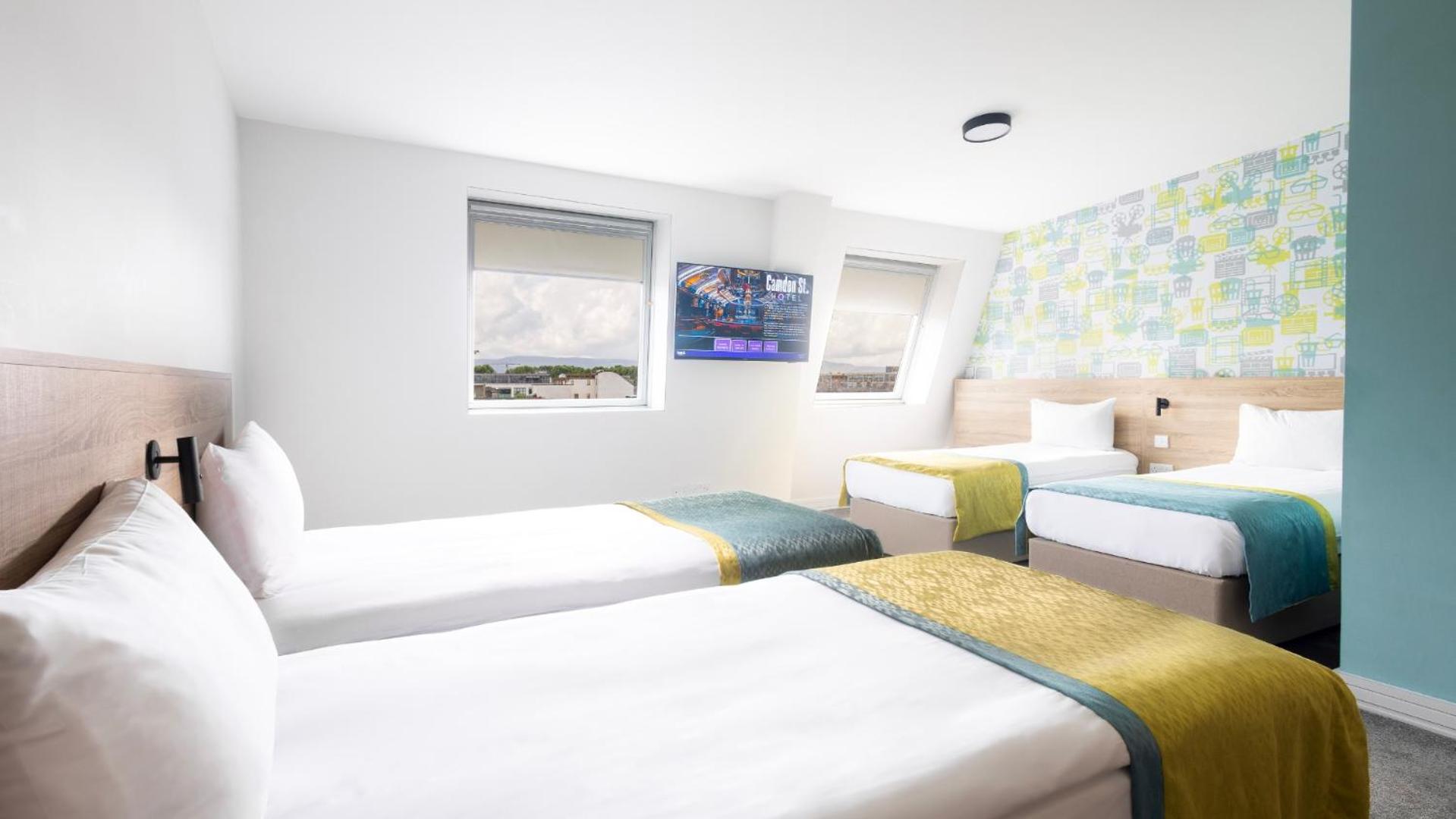 ROOM, QUADRUPLE