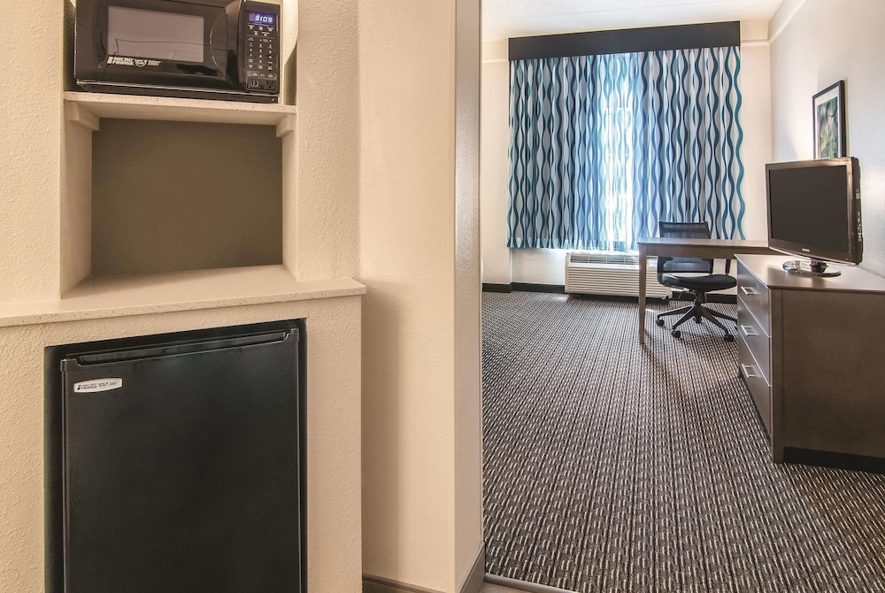 La Quinta Inn Suites By Wyndham Orlando Ucf 34/45