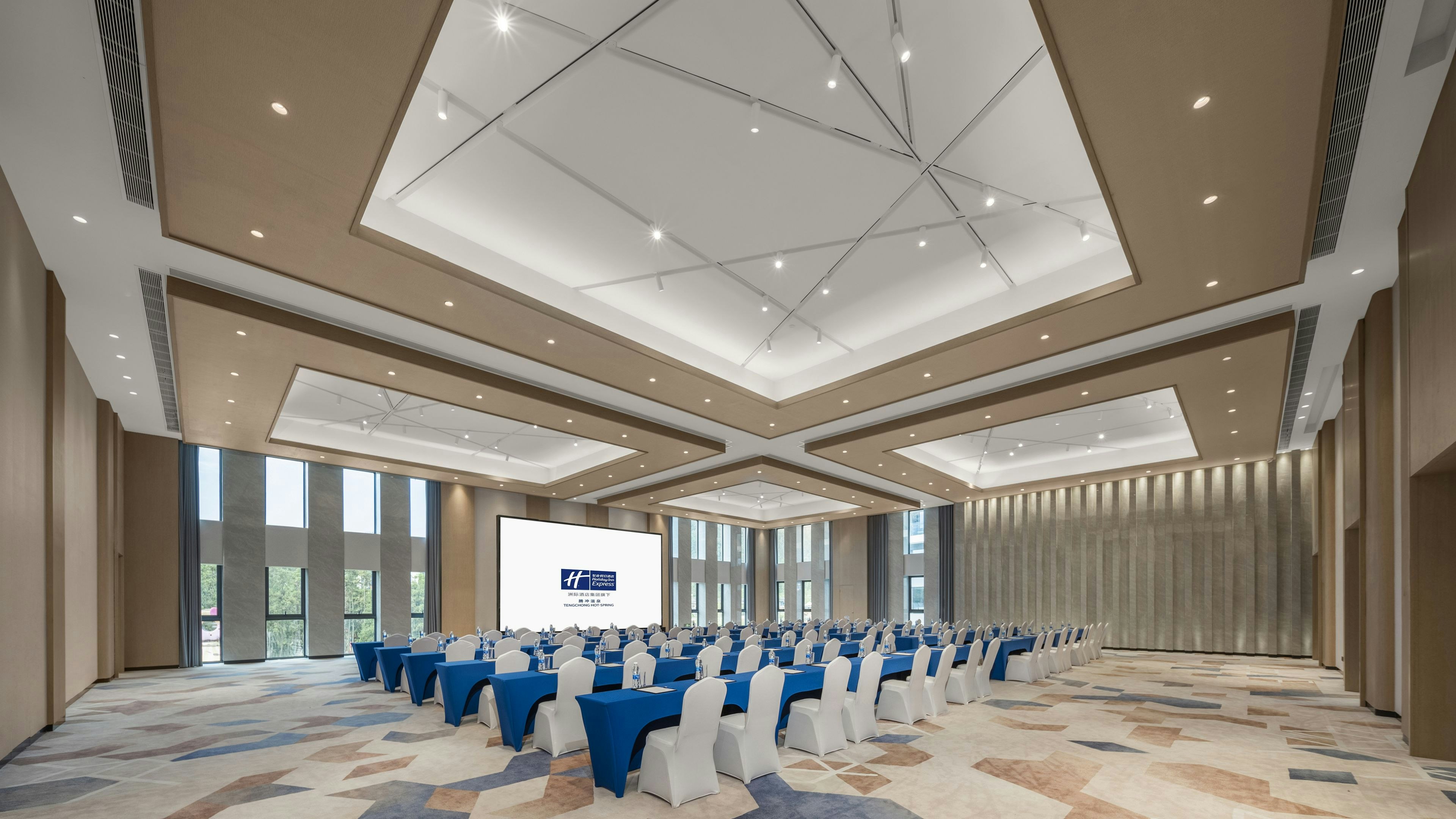 Holiday Inn Express Tengchong Hot Spring 23/26