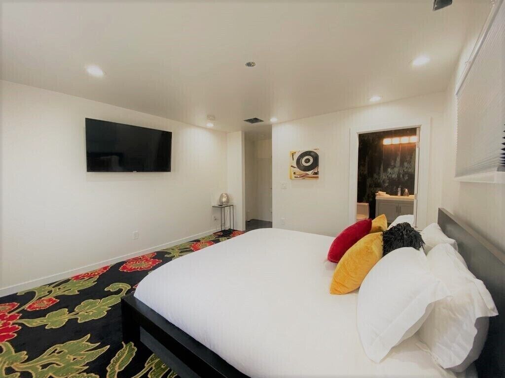 Casita, King Bed