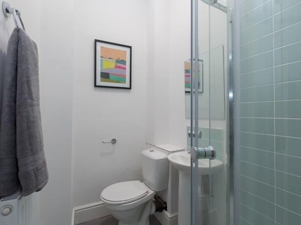 Townhouse @166 Ruskin Rd 16/32