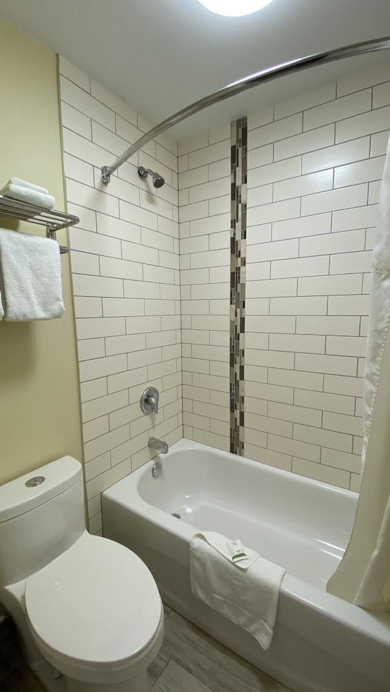 Sahara Courtyard Inn 70/70
