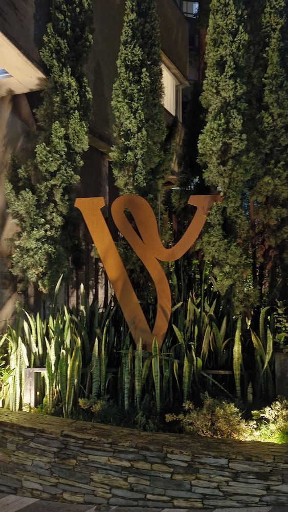 V Grand Hotel, a member of Radisson Individuals 41/45