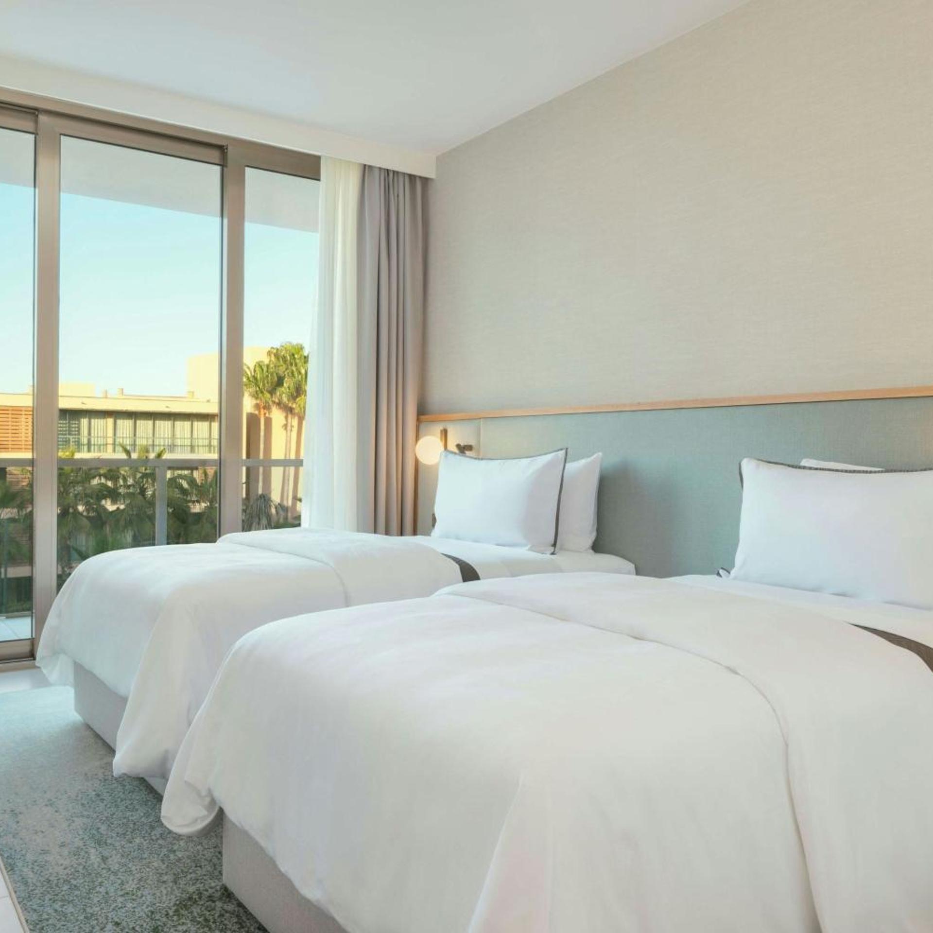 3 Bedrooms, Suite, Pool View, Balcony