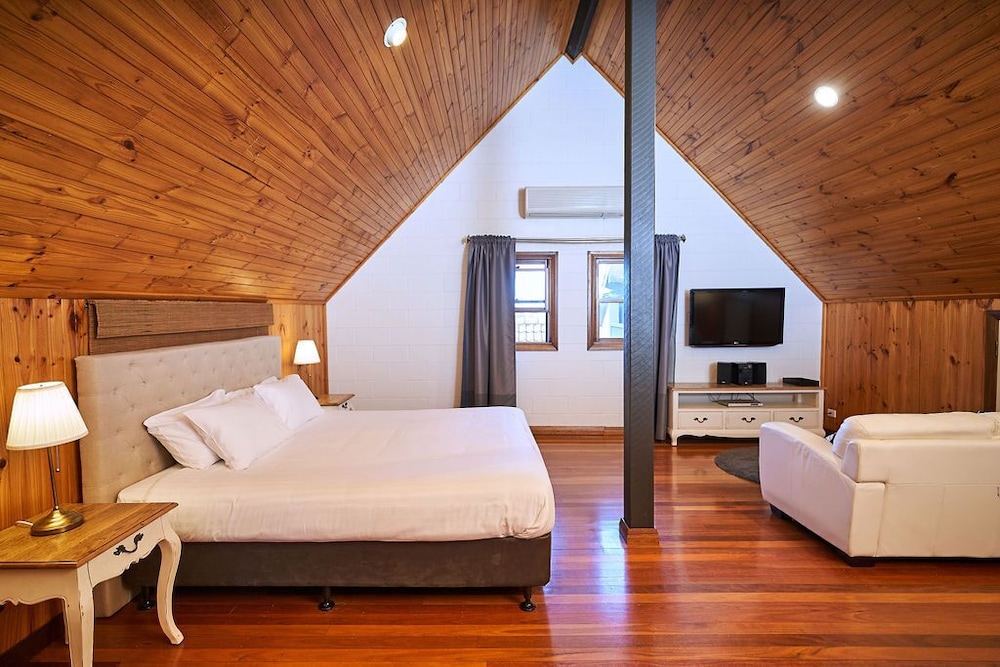 Hannah, Loft, King Bed