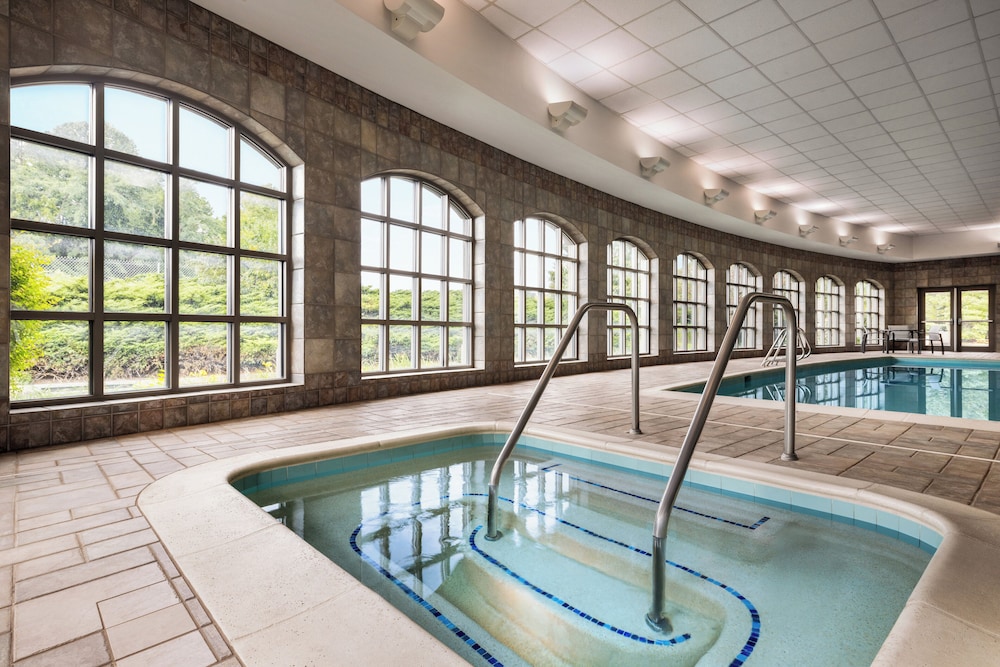 Holiday Inn Express & Suites Hagerstown 38/67
