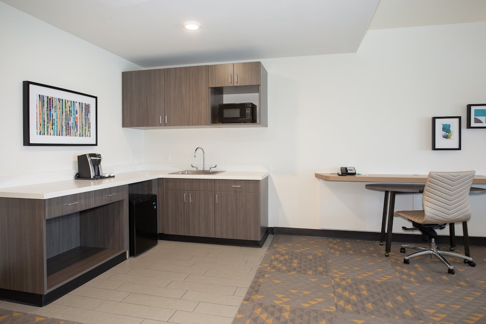 Holiday Inn Glendale - Stadium & Ent Dist 62/77