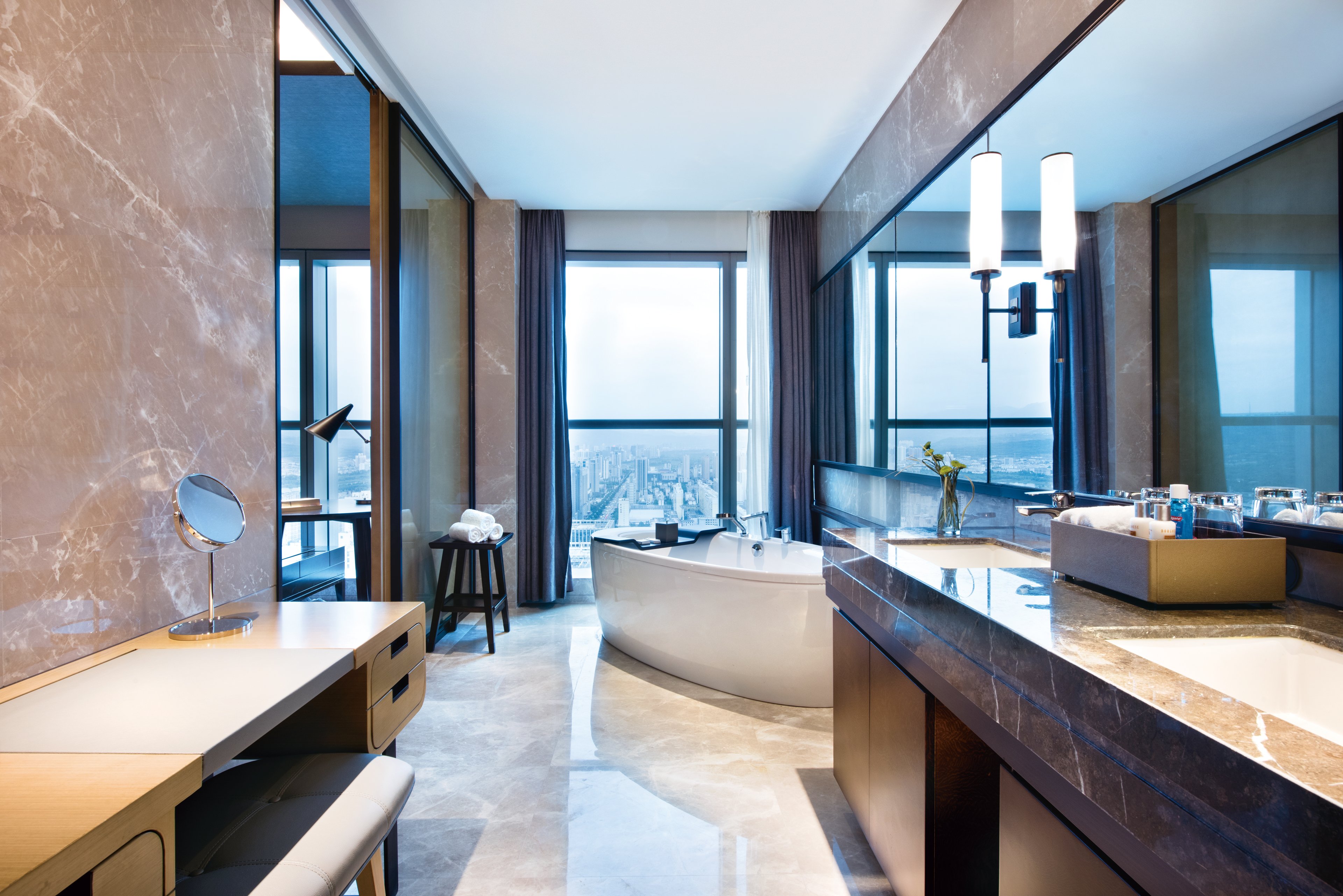 Junior Suite, King Bed, River View