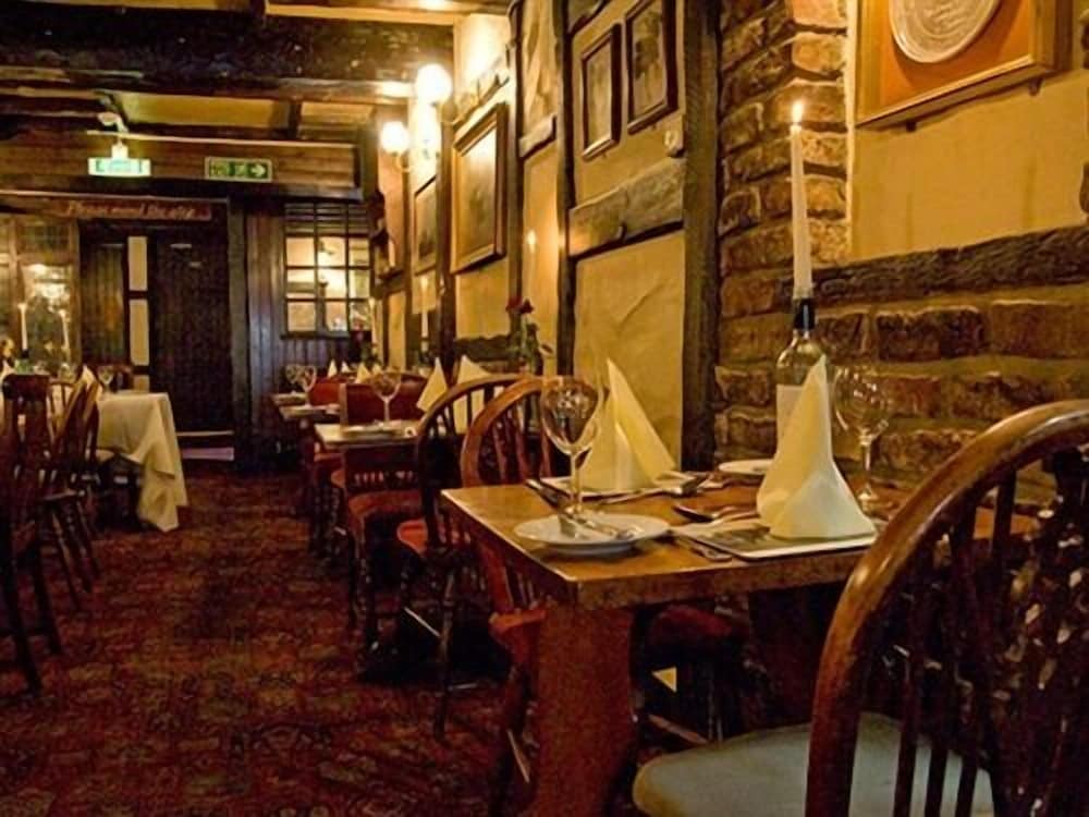 Dun Cow Inn 17/19