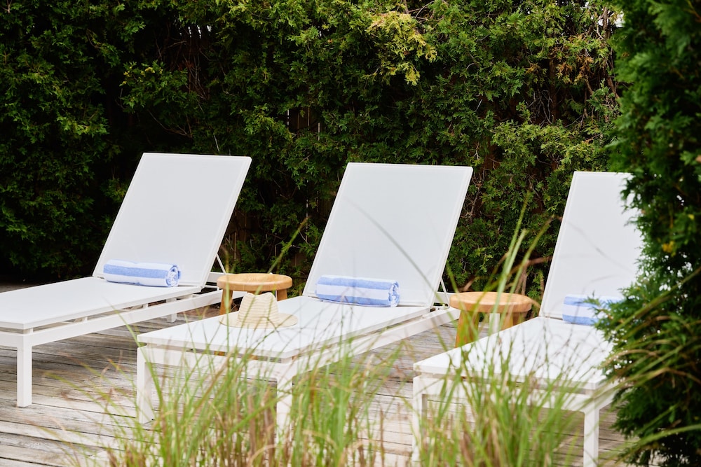 Bluebird Parker Beach Lodge 24/27