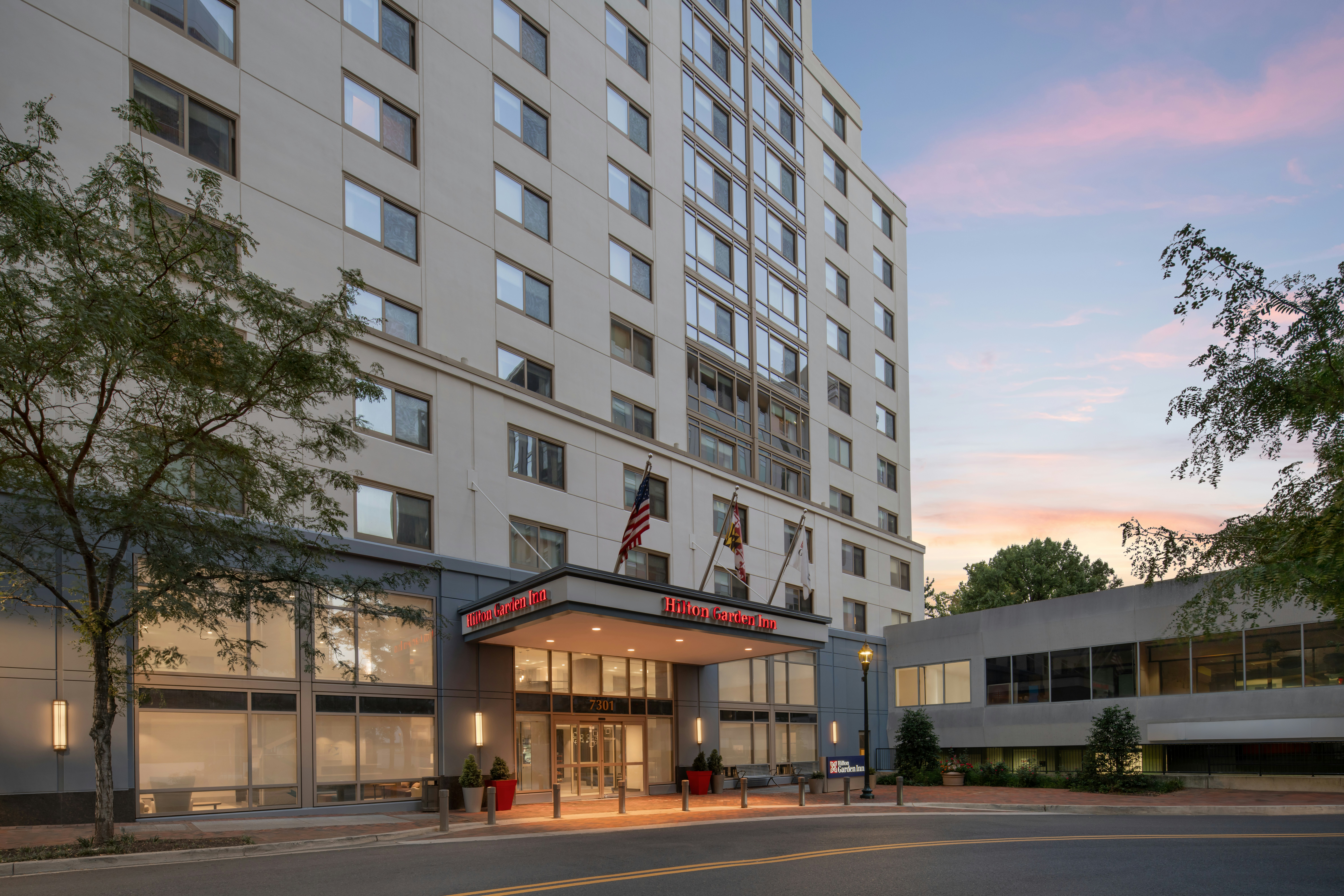 Hilton Garden Inn Bethesda Downtown 69/76