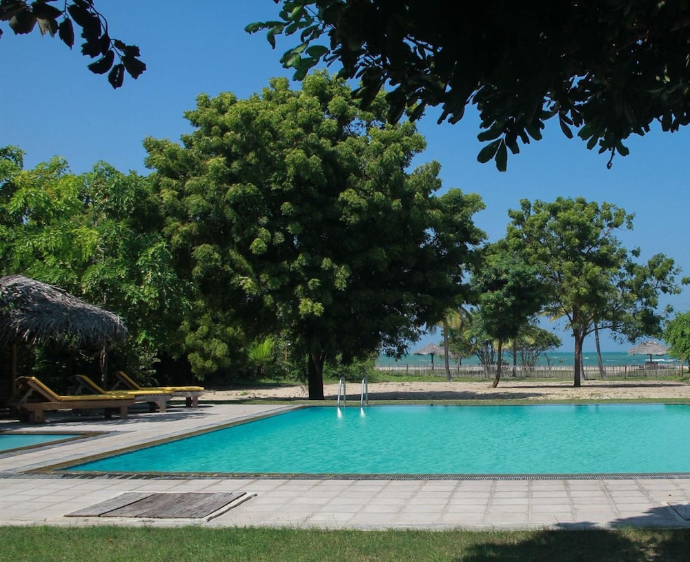GIMAN FREE BEACH RESORT 63/67