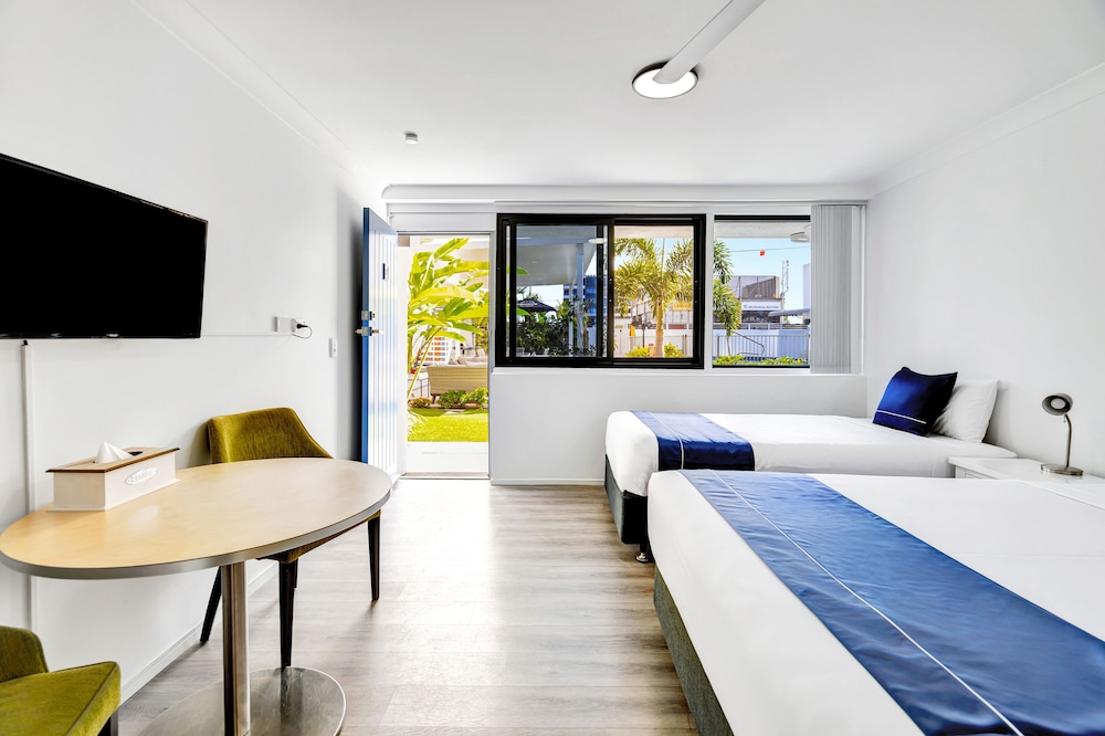 Montego Mermaid Beach Motel 25/69