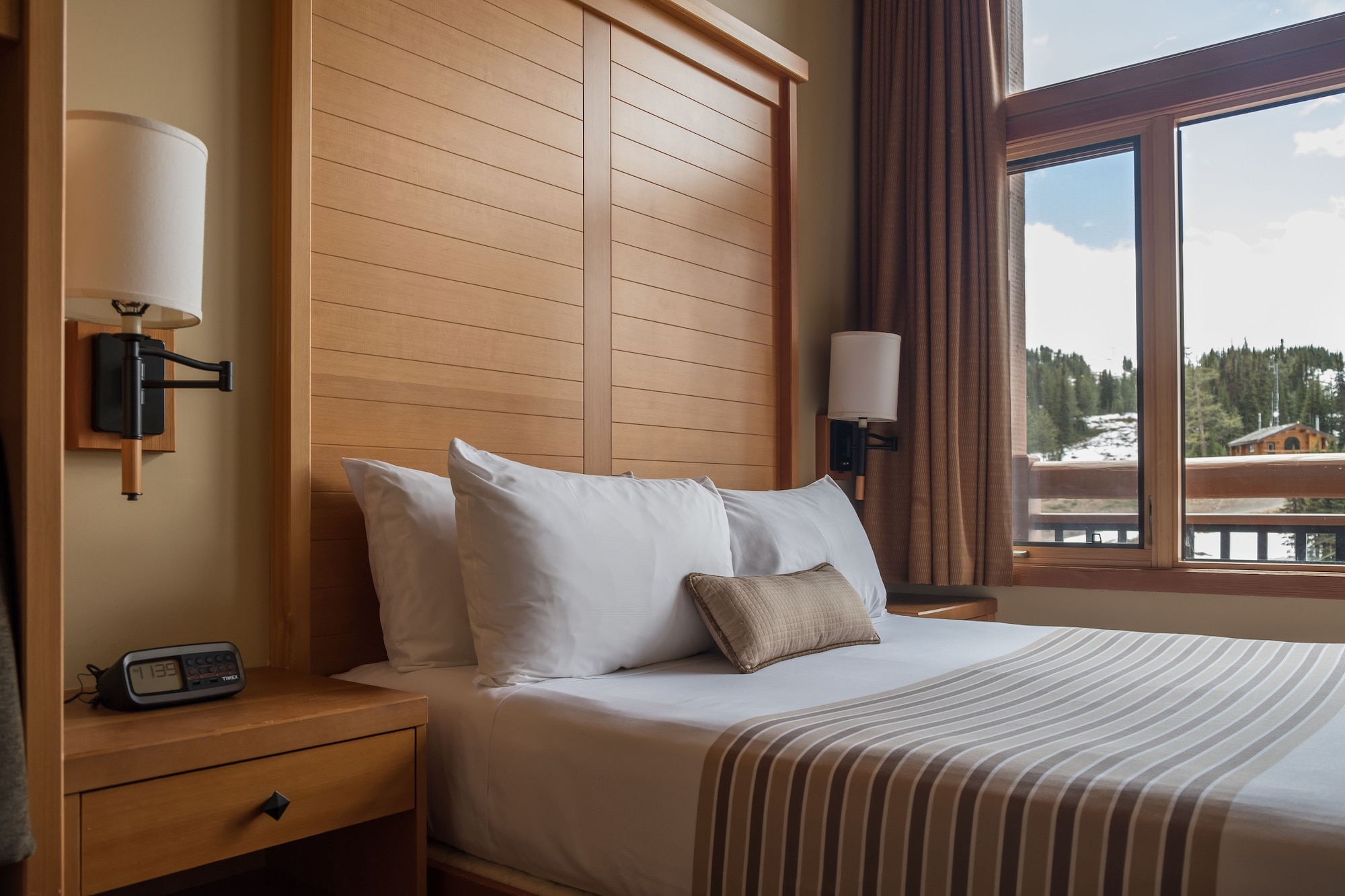 DELUXE, MOUNTAIN VIEW, BALCONY