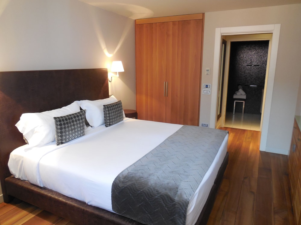 Art, Suite, Queen Bed