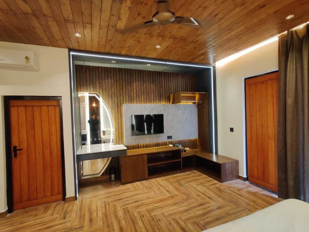 CORBETT MACHAAN RESORT 21/50