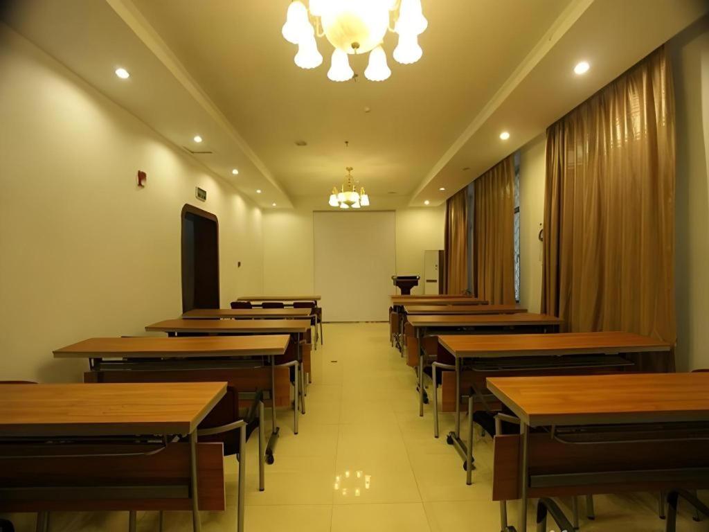 GreenTree Inn Harbin City Central Avenue Hotel 31/38