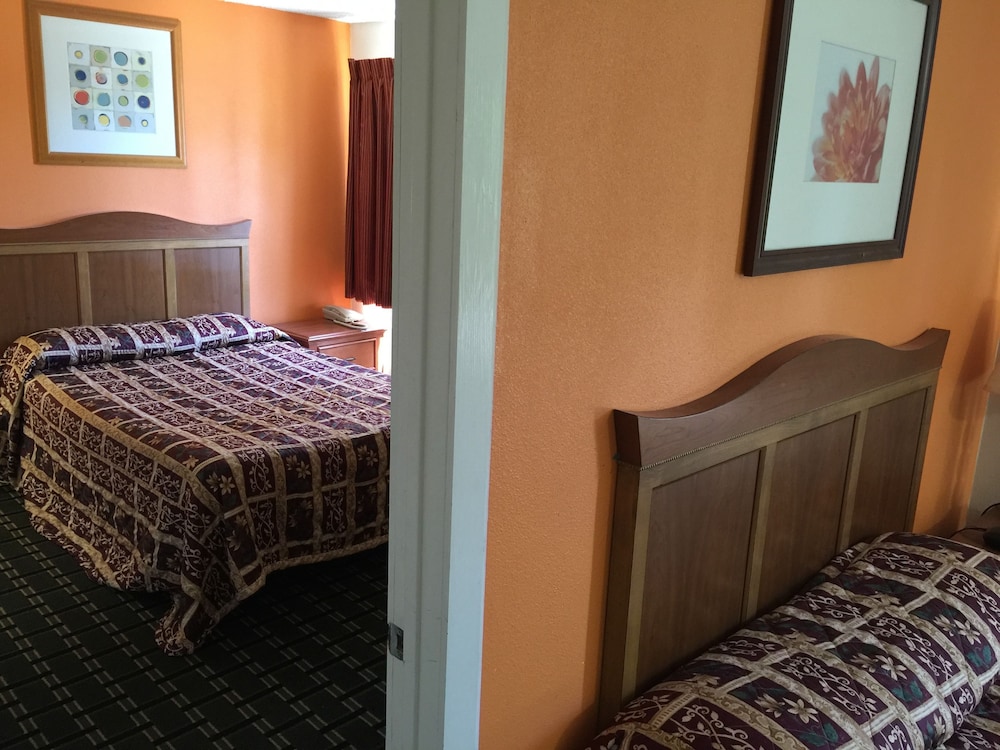 Anaheim National Inn 30/72