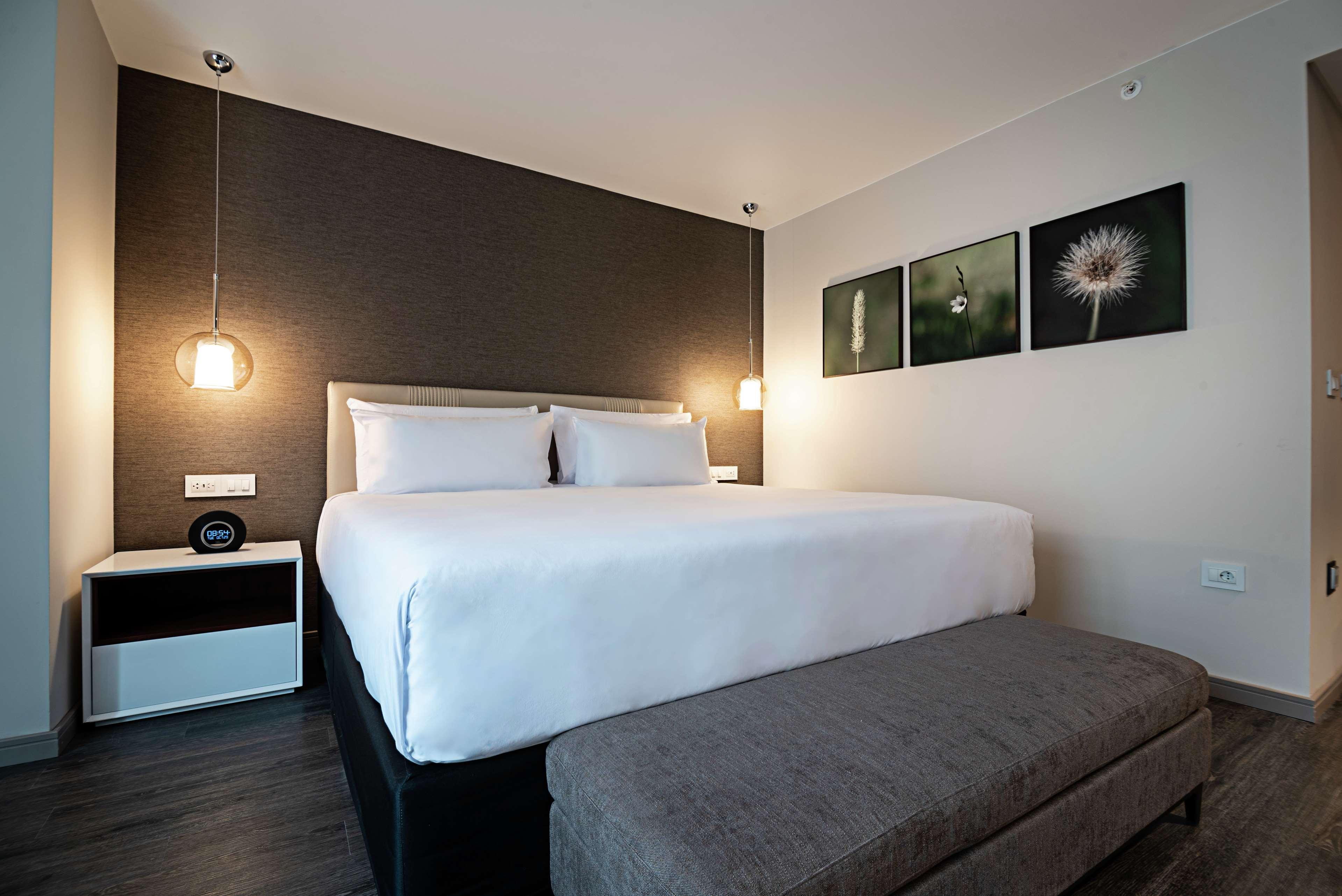 GUEST ROOM, DELUXE, KING BED, RIVER VIEW