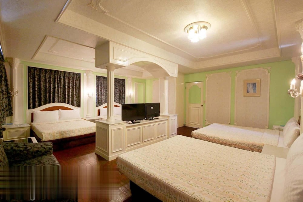 Traveler Hotel 16/37