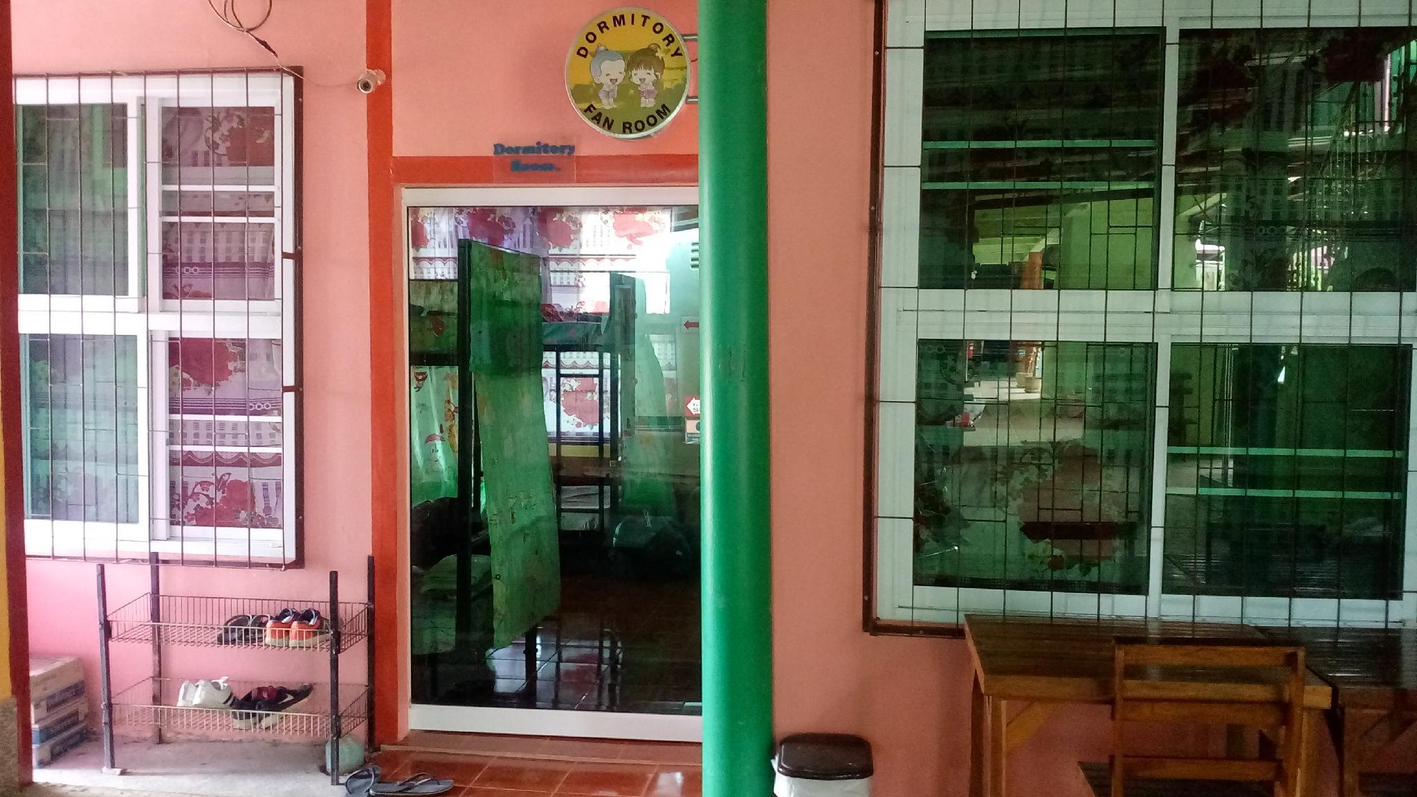 سكن مشترك مختلط بثمانية أسرّة