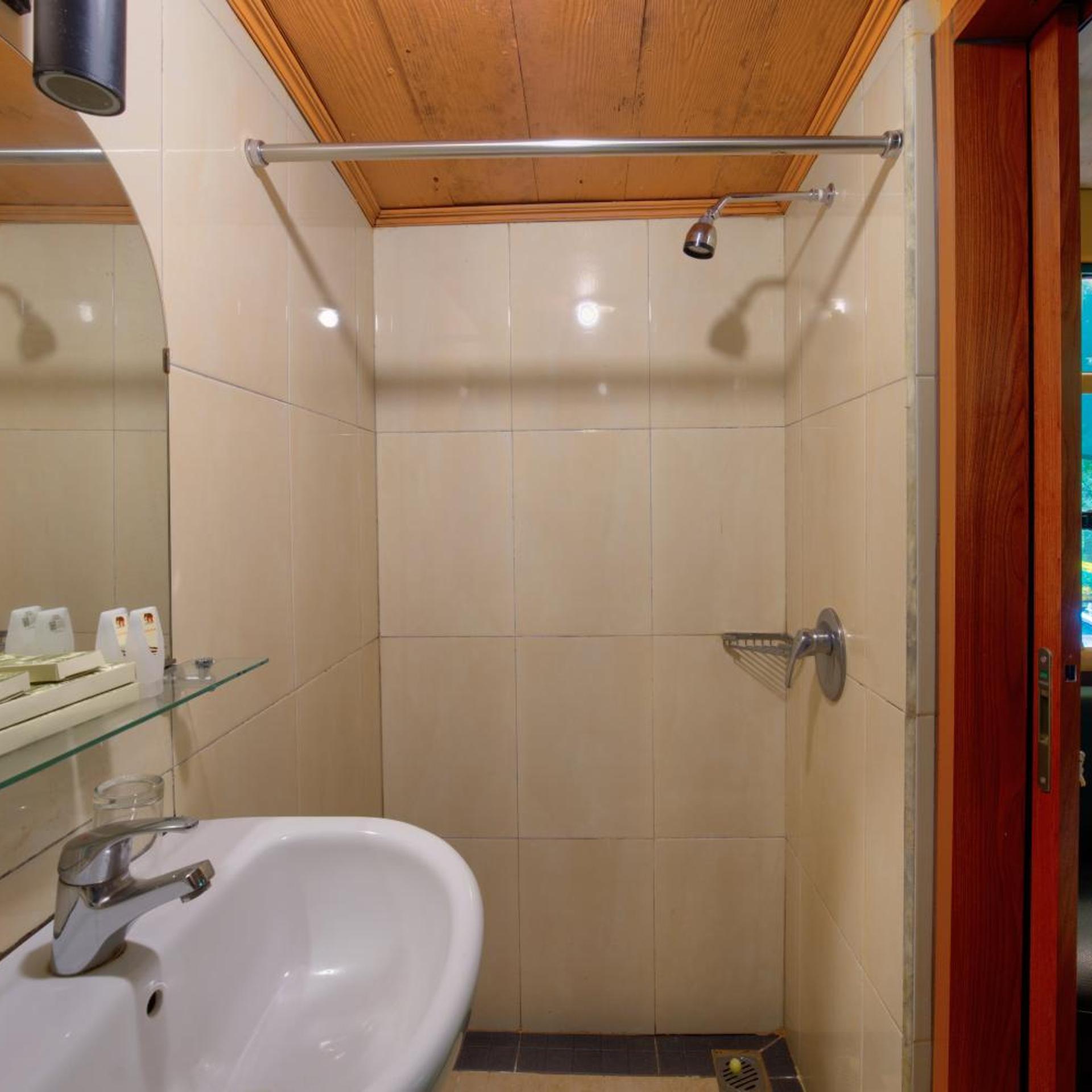 Safari Lodge Hotel 50/51