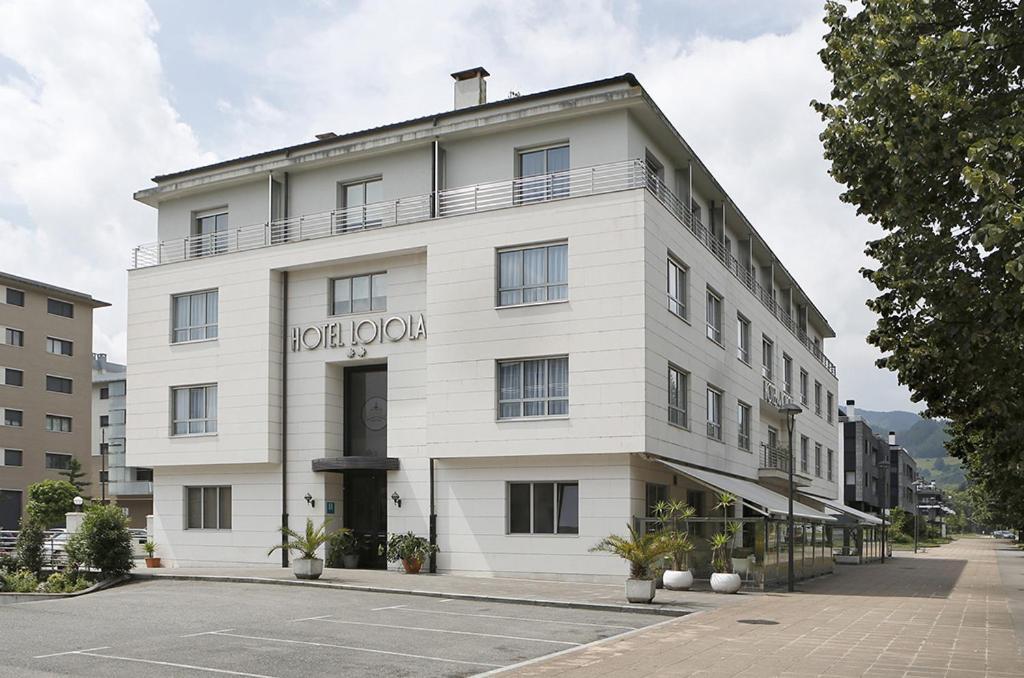 Hotel Loiola 3/48